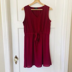 Wantable Drawstring sleeveless v-neck Dress Burgundy M shift lined minimalist